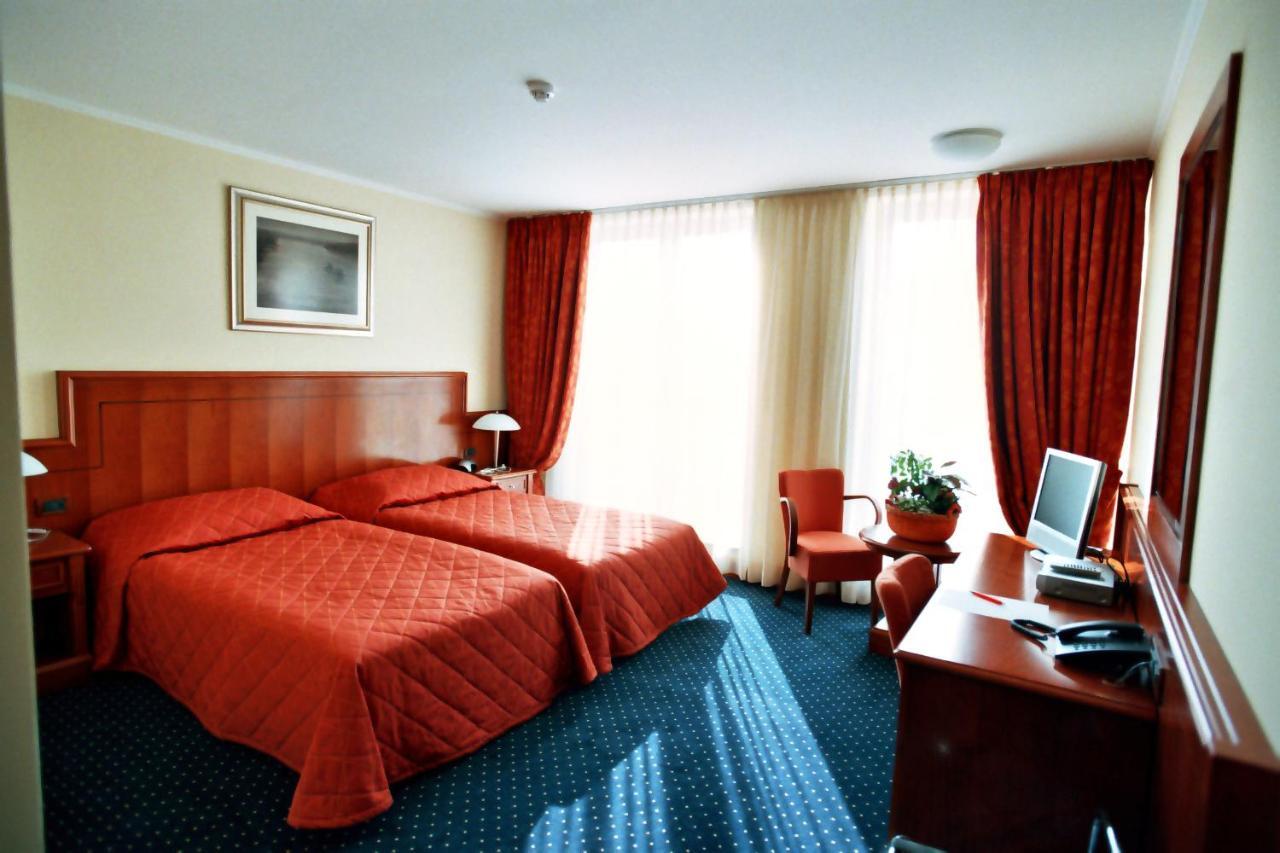 Hotel Savus Slavonski Brod Habitación foto